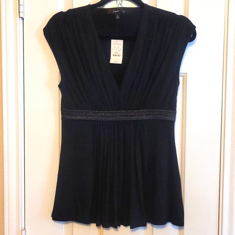 5/$25⭐️ Express Top small -NWT